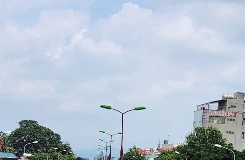 Bán mảnh đất gần trung tâm thương mại Mê Linh Plaza. kinh doanh được