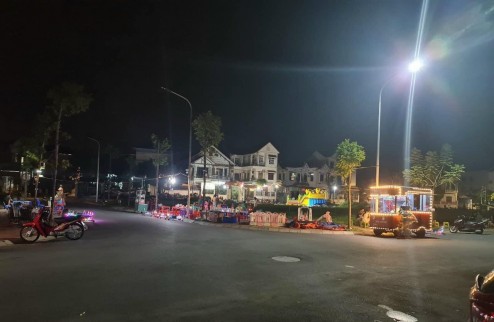 Đấu giá xa mạc liên mạc mê linh