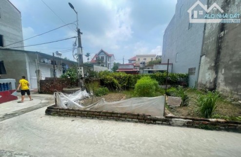 Cần bán 48.5m2 đất tổ 9 thị trấn Quang Minh. Mê Linh